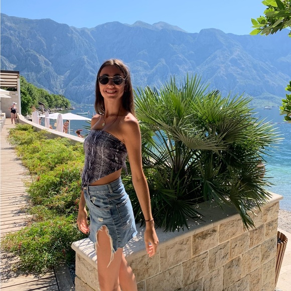 Frankie’s Bikinis Top - Picture 2 of 6